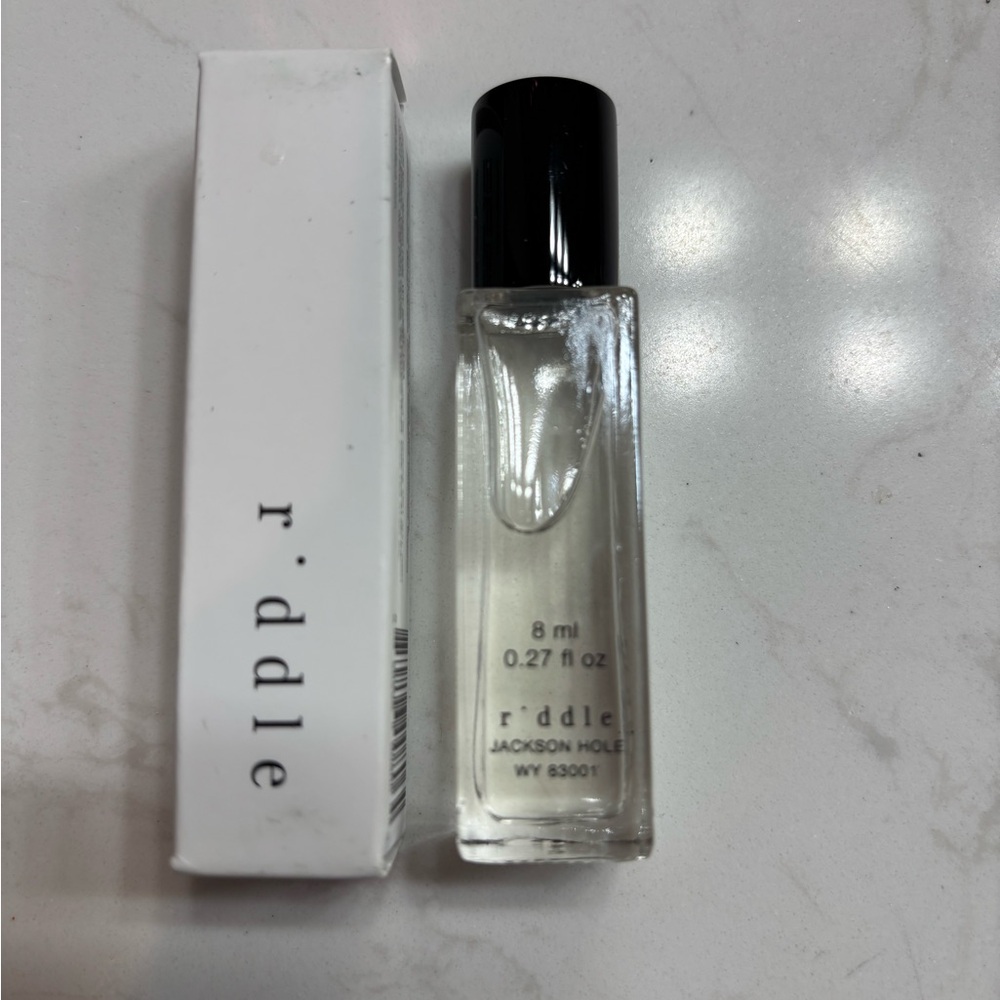 Riddle Muse Roll-On Fragrance Oil with Black Cap